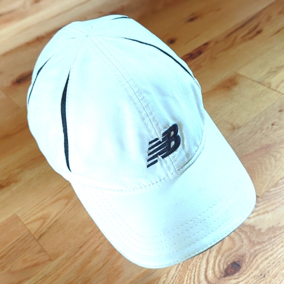 New Balance Accessories - New Balance x New Era. Unisex Velcro Backed Hat.